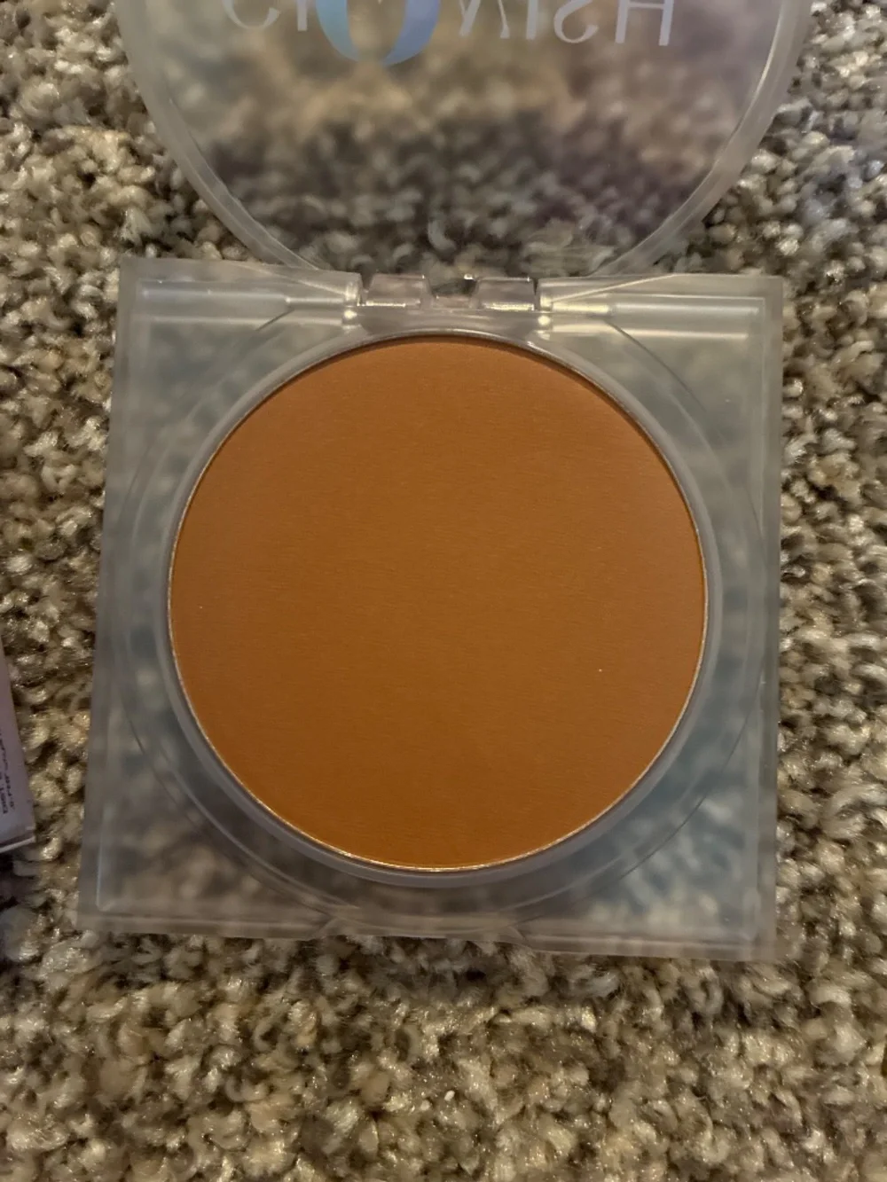 Huda Beauty Glowish Luminous Pressed Powder Extra Tan 09